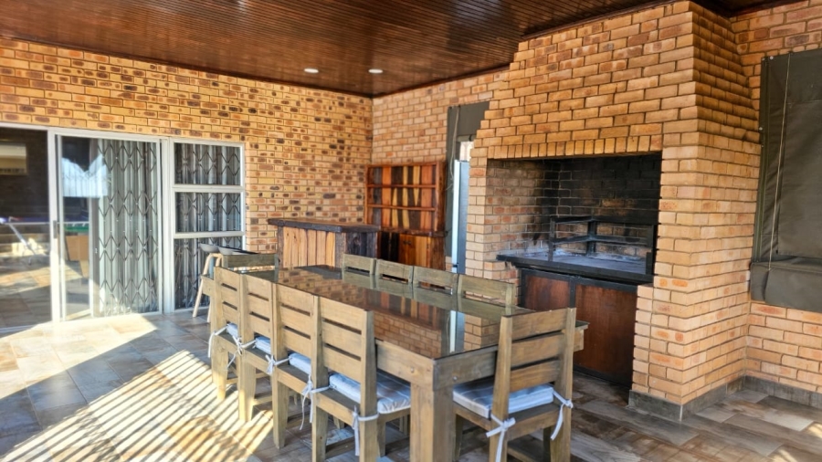 4 Bedroom Property for Sale in Zilkaatsnek North West